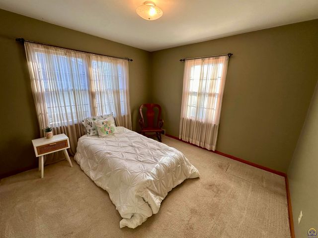 1305 SW Ward PKY, Topeka, KS 66604