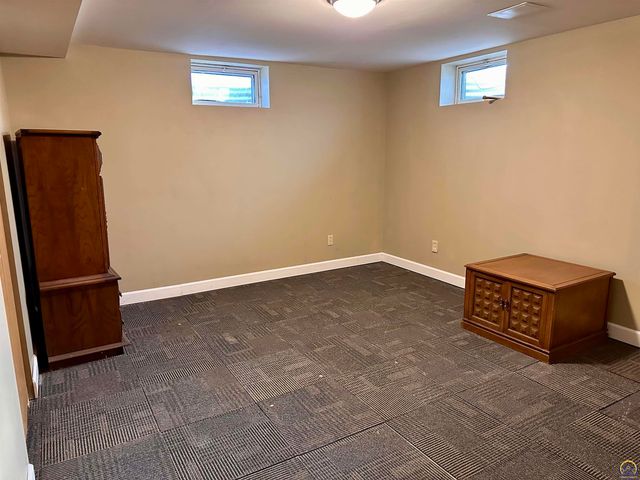 1305 SW Ward PKY, Topeka, KS 66604