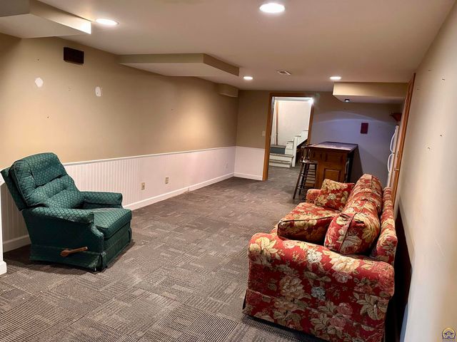 1305 SW Ward PKY, Topeka, KS 66604