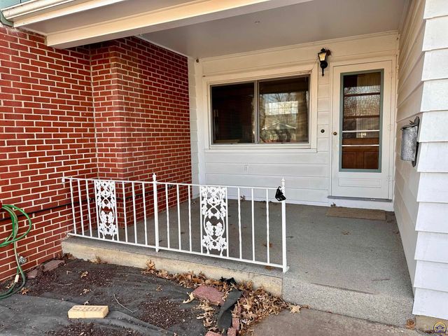 1305 SW Ward PKY, Topeka, KS 66604