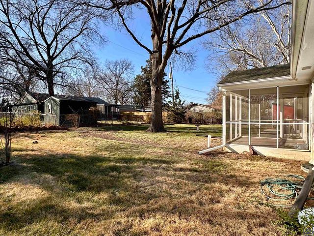 1305 SW Ward PKY, Topeka, KS 66604