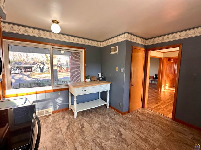 1305 SW Ward PKY, Topeka, KS 66604