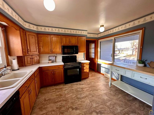 1305 SW Ward PKY, Topeka, KS 66604