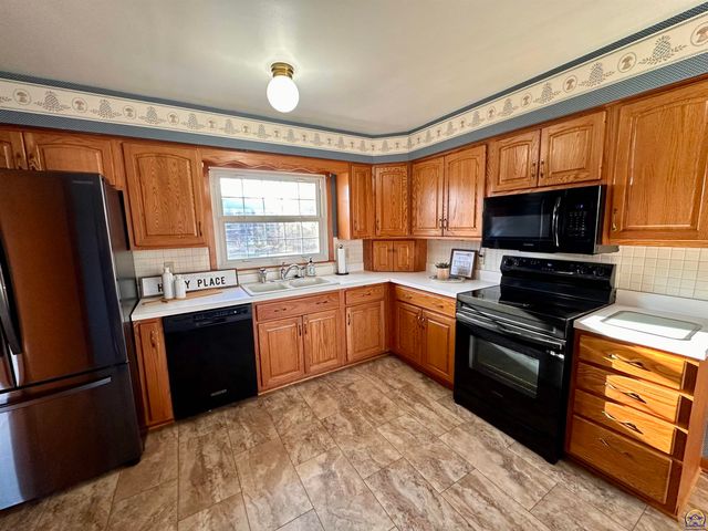 1305 SW Ward PKY, Topeka, KS 66604