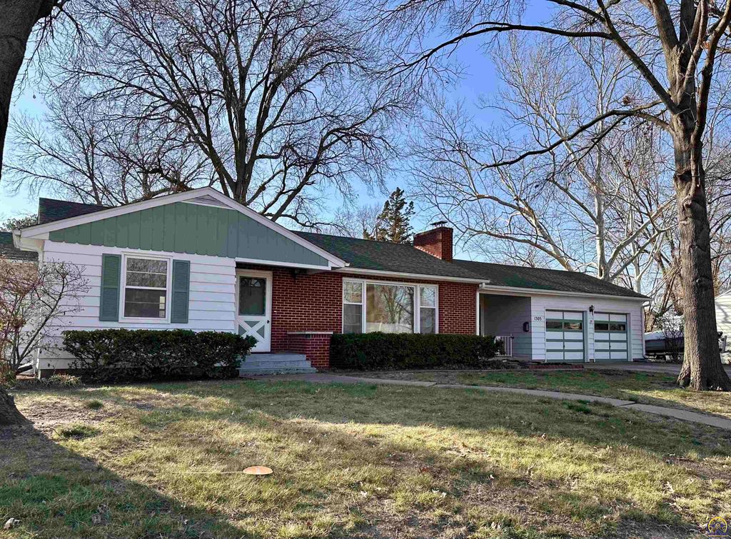 1305 SW Ward PKY, Topeka, KS 66604