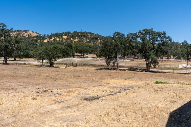 42802 Woodmar Drive, Coarsegold, CA 93614