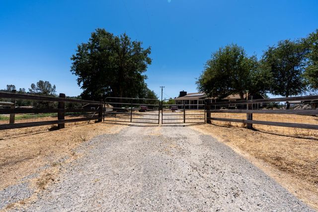 42802 Woodmar Drive, Coarsegold, CA 93614