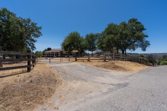 42802 Woodmar Drive, Coarsegold, CA 93614
