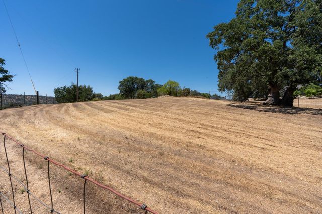 42802 Woodmar Drive, Coarsegold, CA 93614