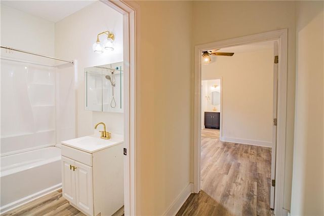 432 E Market Street, Warrensburg, MO 64093