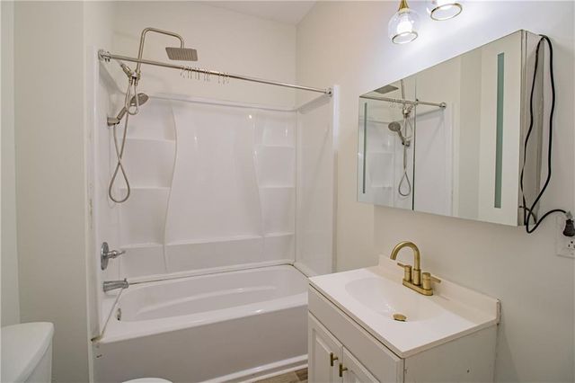 432 E Market Street, Warrensburg, MO 64093