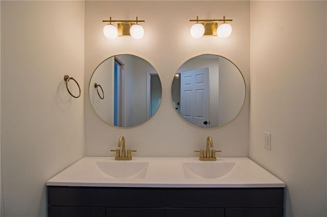 432 E Market Street, Warrensburg, MO 64093