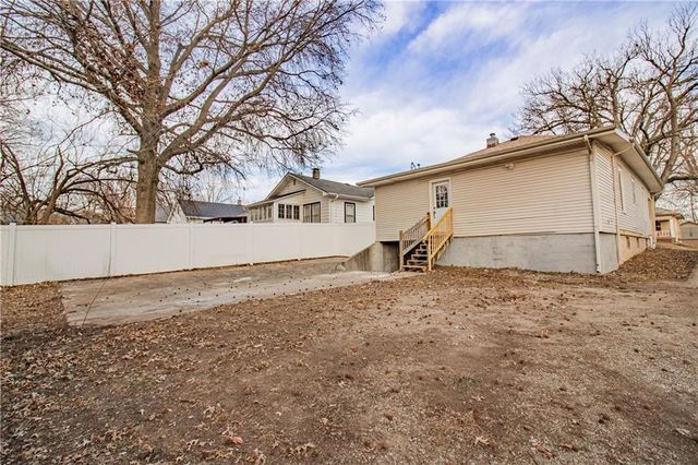 432 E Market Street, Warrensburg, MO 64093