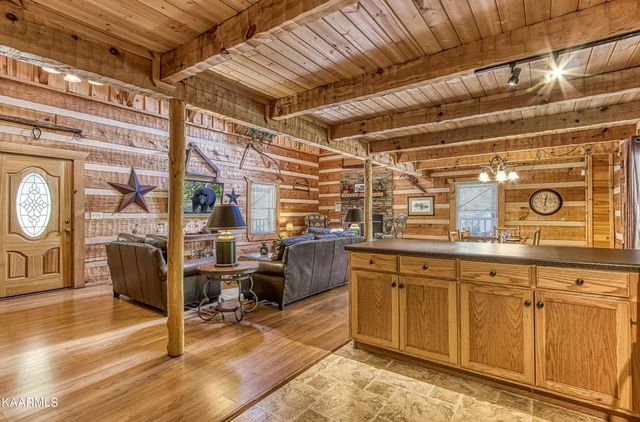 1515 Bluff Ridge Rd, Sevierville, TN 37876