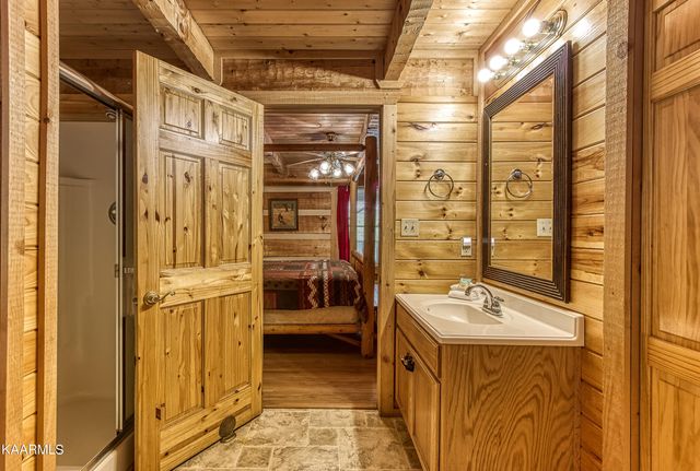 1515 Bluff Ridge Rd, Sevierville, TN 37876