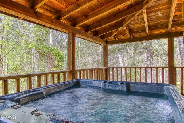 1515 Bluff Ridge Rd, Sevierville, TN 37876