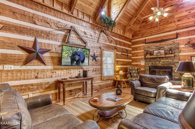 1515 Bluff Ridge Rd, Sevierville, TN 37876
