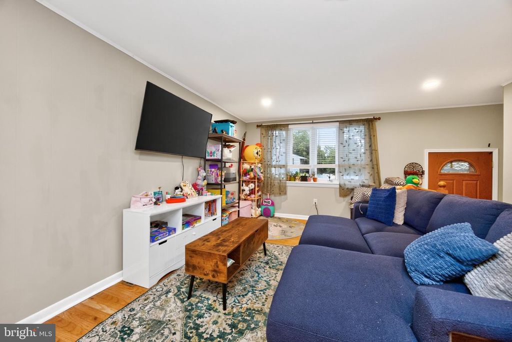 907 OXFORD AVE, Phoenixville, PA 19460 — photo 5
