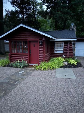 252 W Lake Drive, Cherry Grove Twp, MI 49601