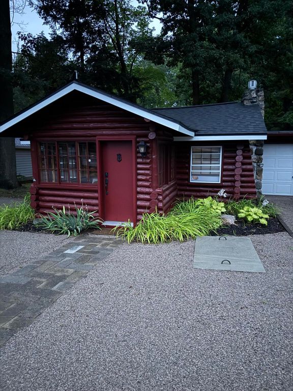 252 W Lake Drive, Cherry Grove Twp, MI 49601