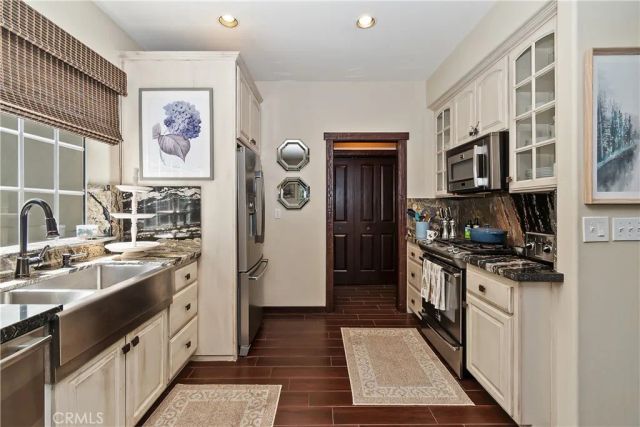 244 Corona Circle, Lake Arrowhead, CA 92352