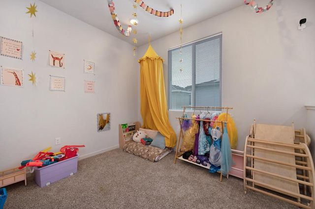 5049 Frisbee Dr, Roseville, CA 95747