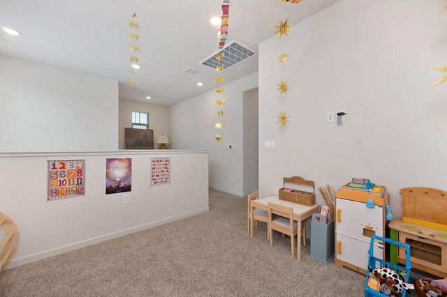 5049 Frisbee Dr, Roseville, CA 95747