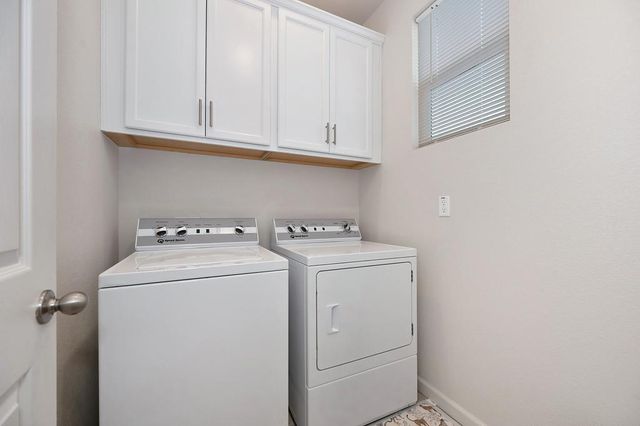 5049 Frisbee Dr, Roseville, CA 95747