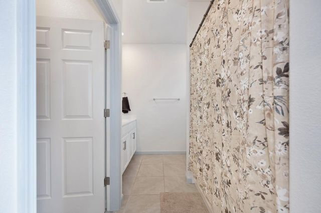 5049 Frisbee Dr, Roseville, CA 95747