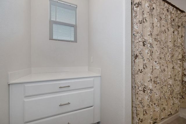 5049 Frisbee Dr, Roseville, CA 95747