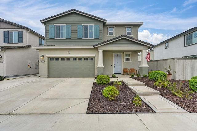 5049 Frisbee Dr, Roseville, CA 95747