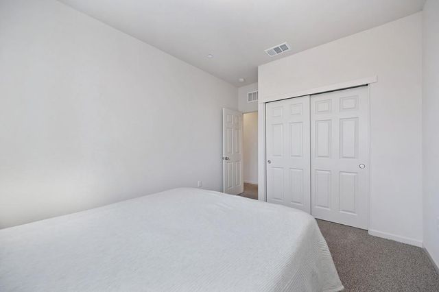 5049 Frisbee Dr, Roseville, CA 95747