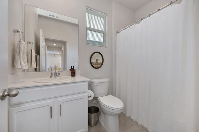 5049 Frisbee Dr, Roseville, CA 95747