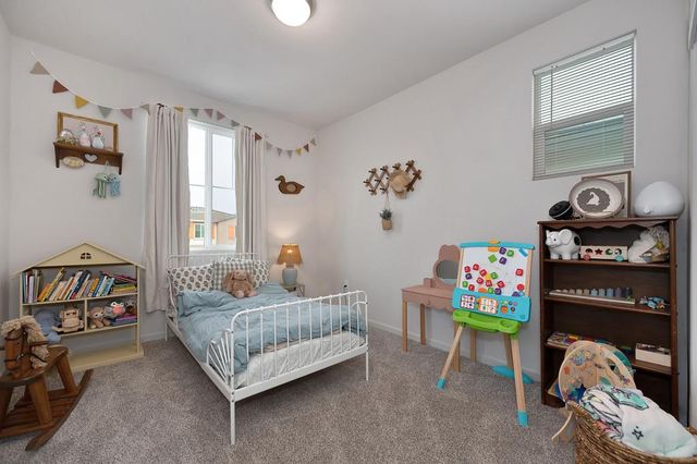 5049 Frisbee Dr, Roseville, CA 95747