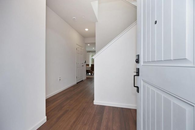 5049 Frisbee Dr, Roseville, CA 95747