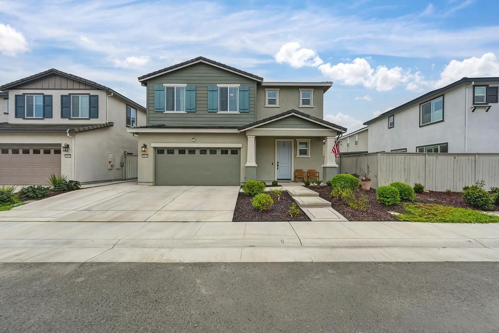 5049 Frisbee Dr, Roseville, CA 95747