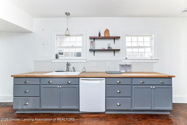 425 N Jenison Avenue, Lansing, MI 48915