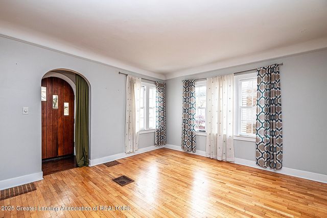 425 N Jenison Avenue, Lansing, MI 48915