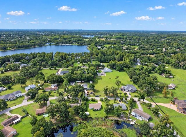 717 W DEER LAKE DRIVE, Lutz, FL 33548