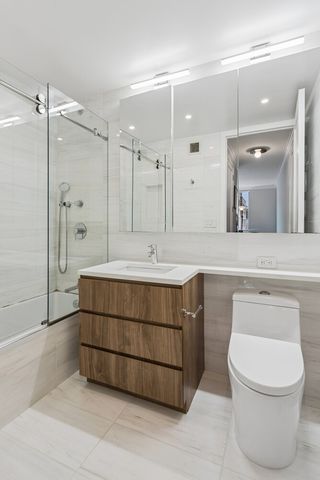 350 E 82nd St Apt 5V, New York City, NY 10028