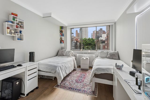 350 E 82nd St Apt 5V, New York City, NY 10028
