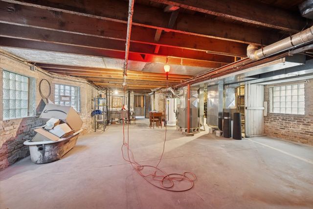 7252 N Bell Avenue, Chicago, IL 60645