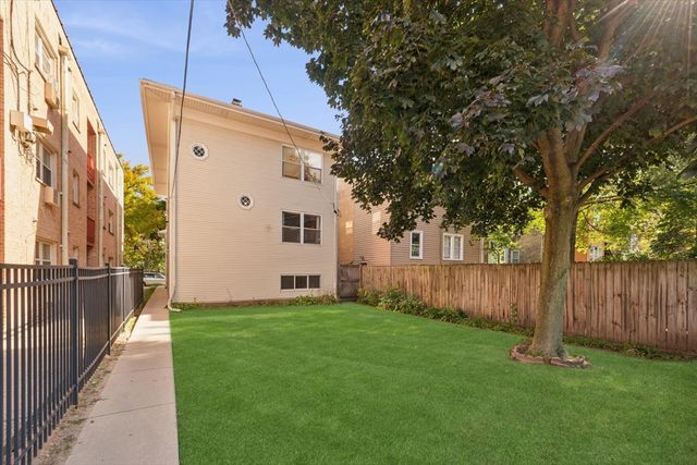 7252 N Bell Avenue, Chicago, IL 60645