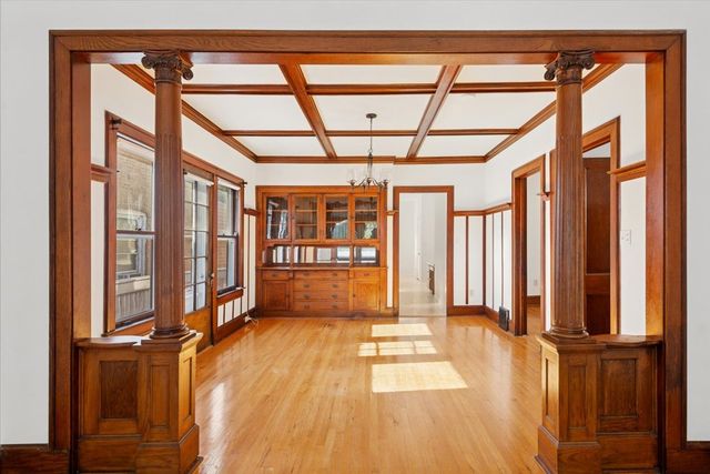 7252 N Bell Avenue, Chicago, IL 60645