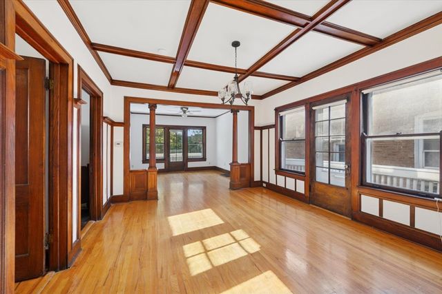 7252 N Bell Avenue, Chicago, IL 60645