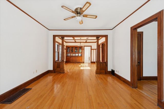 7252 N Bell Avenue, Chicago, IL 60645