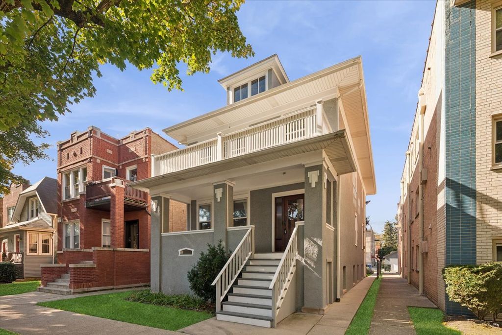 7252 N Bell Avenue, Chicago, IL 60645