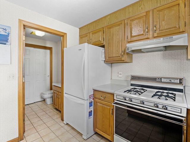 27 Boylston Ln 27, Lowell, MA 01852
