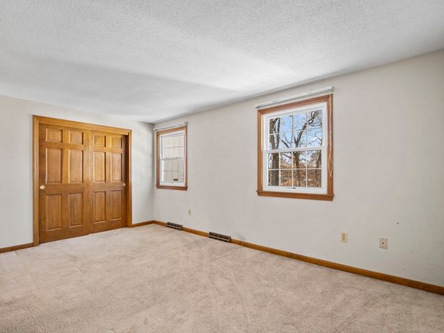 27 Boylston Ln 27, Lowell, MA 01852