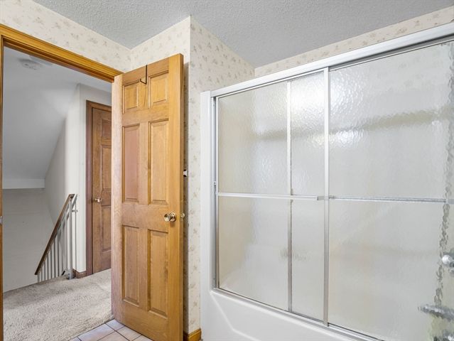 27 Boylston Ln 27, Lowell, MA 01852